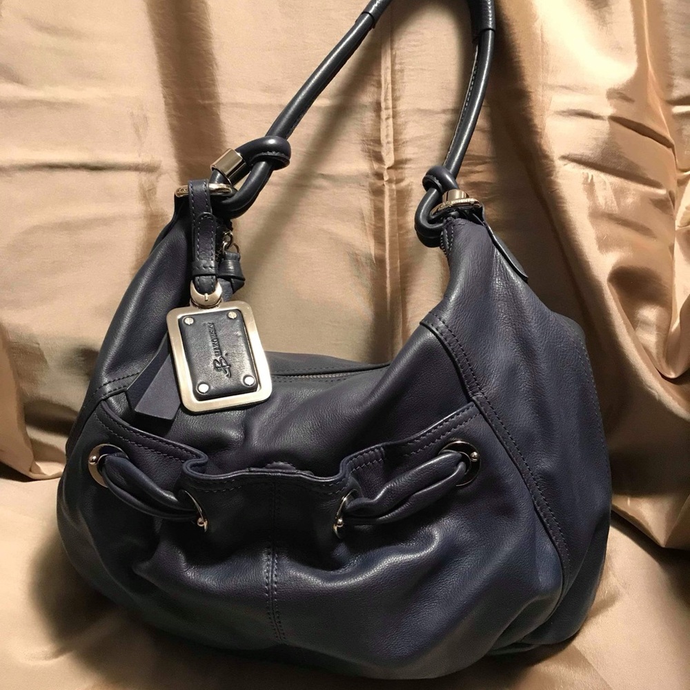 Elegant Navy Leather Shoulder Bag